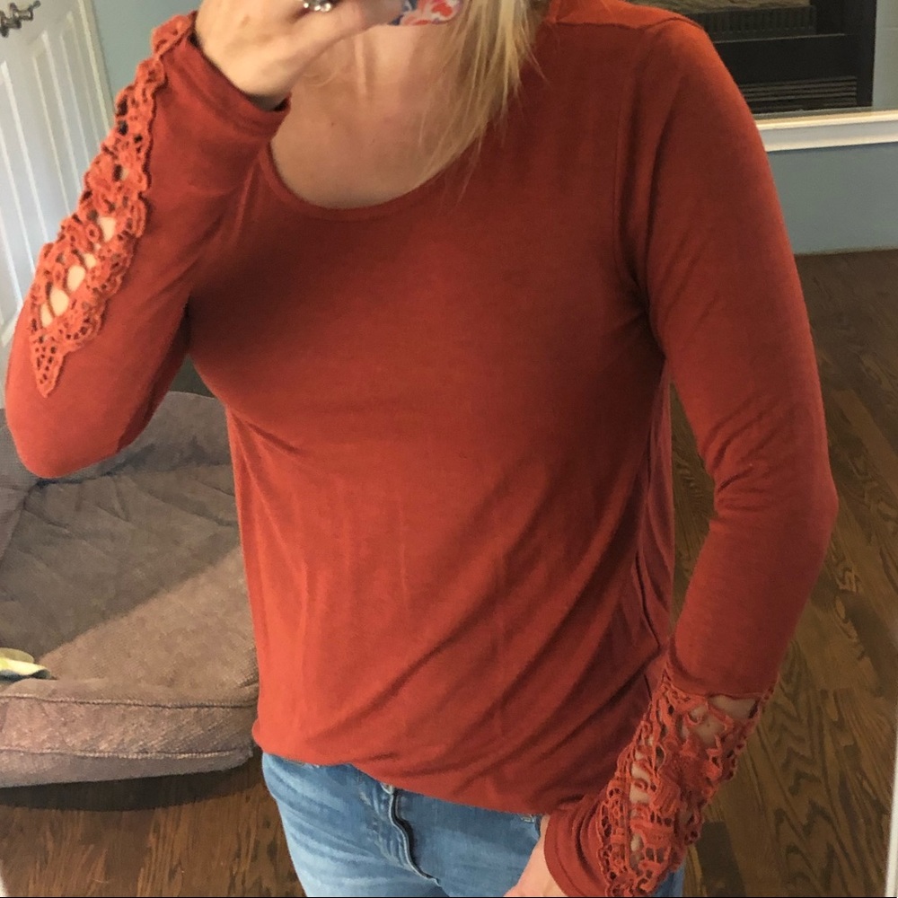 Long sleeve tee by Le Lis